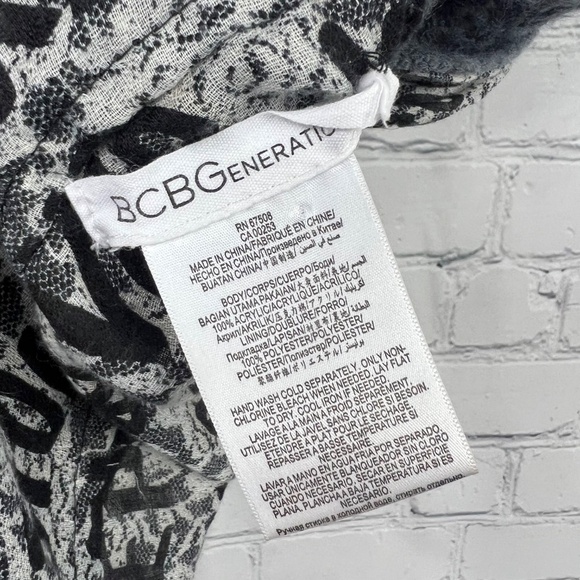 |•BCBGENERATION REVERSIBLE! INFINTY SCARF•| Black Grey Tan Brown 20x60 - Picture 9 of 10